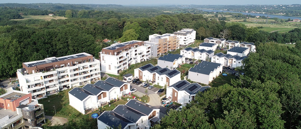 The Oreka apartment building complex, developed by Bouygues Immobilier, in partnership with the Municipality of Bayonne, combines eco-friendly practices, quality of life and help for first-time buyers